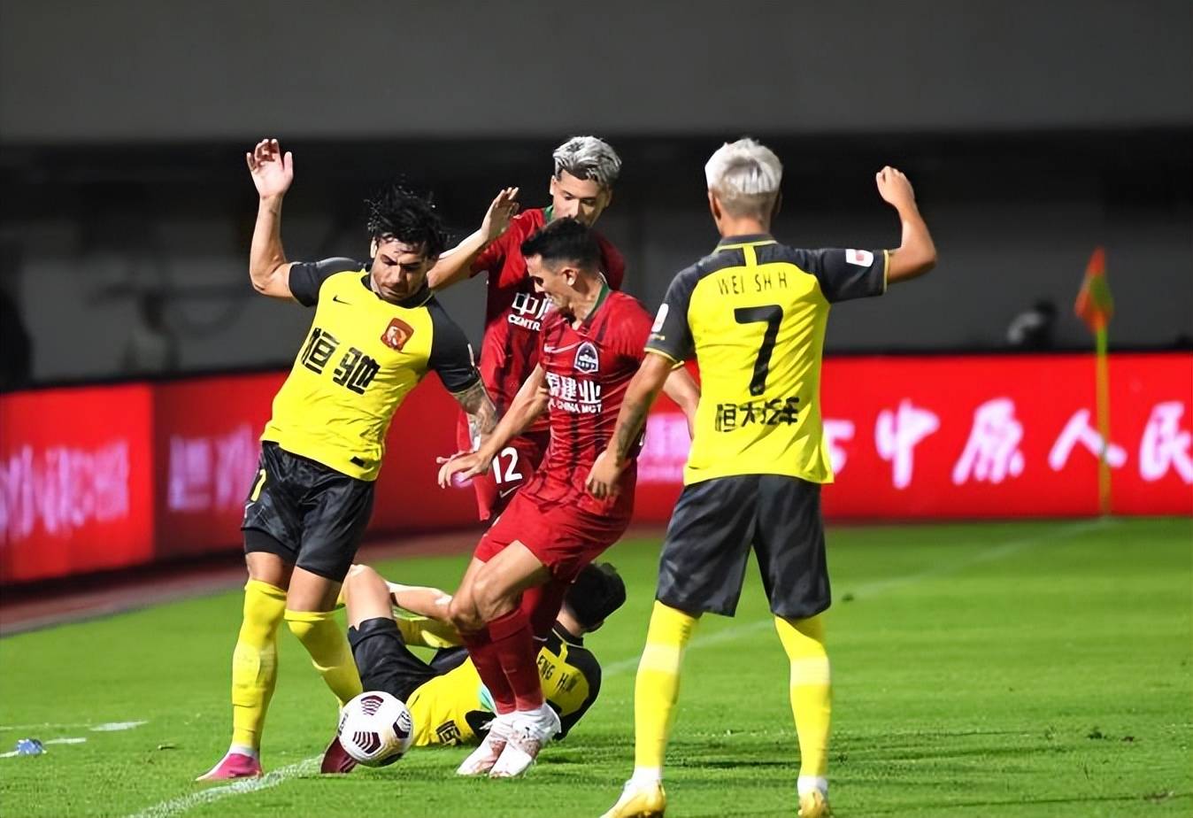 关于亚冠转会期走向成谜；山东泰山伤情更新；管理层满意；赛季目标并未改变的信息-九游正版官网