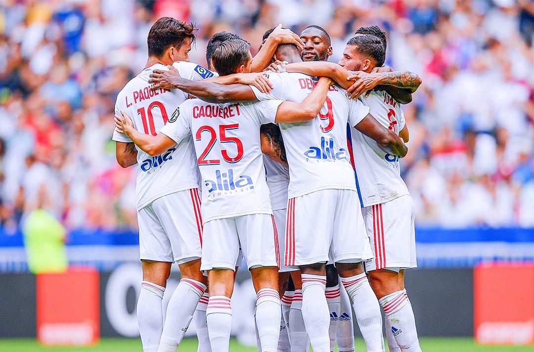 包含清晨体能课后，里昂造点机会备战欧超杯，气氛紧张，轮换策略成焦点的词条