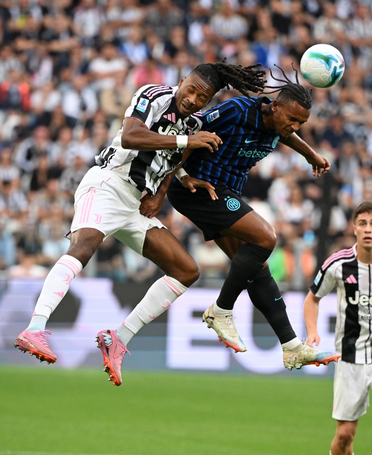 包含国际比赛日体能课后，斯图加特篮板制胜备战西甲，引发热议，年轻球员得到机会的词条